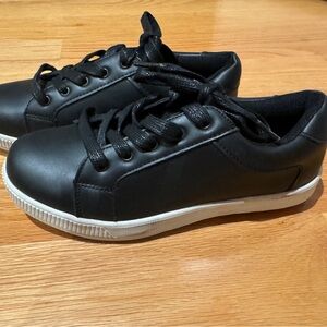 New 1910 kids sneaker size 3M Big kid